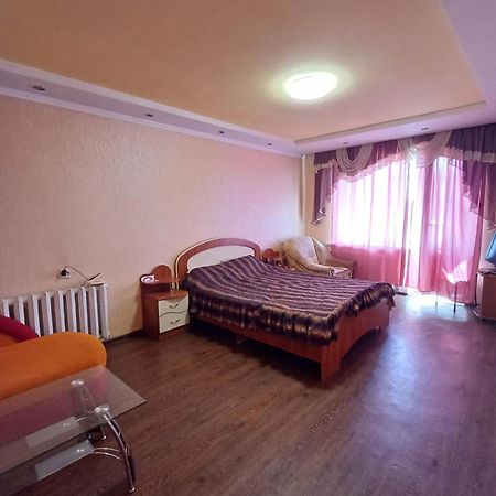 1 Комнатная Квартира Остановка Торговый Центр Cherkasy Bagian luar foto