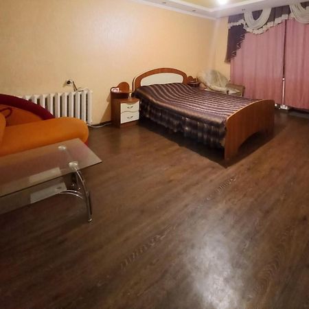 1 Комнатная Квартира Остановка Торговый Центр Cherkasy Bagian luar foto